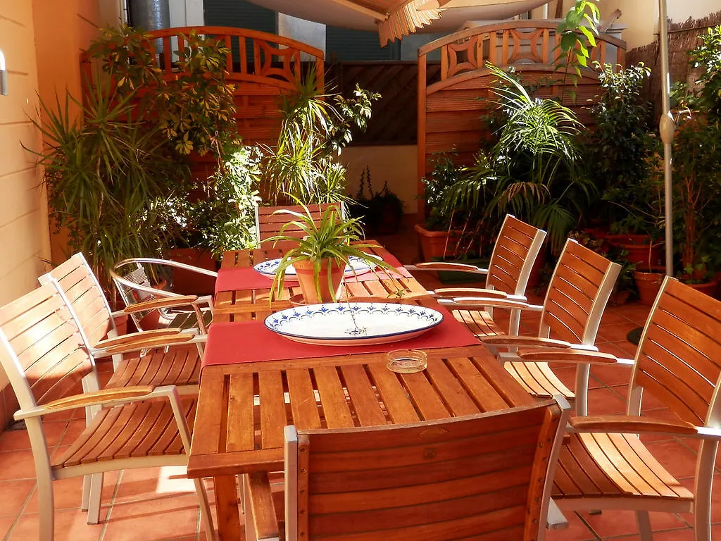 Hostel Barcelona Central Garden Hostal